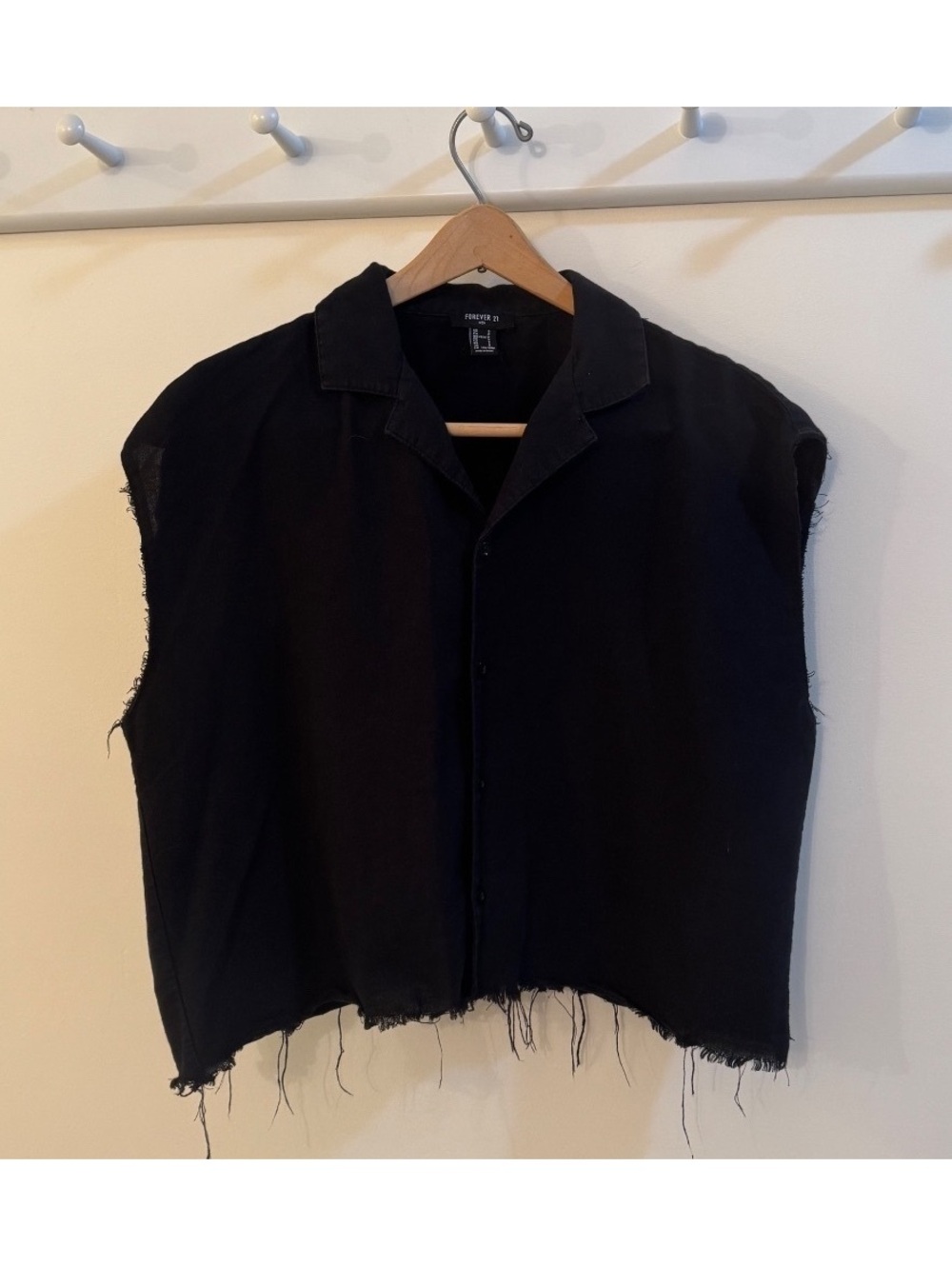 Forever 21 Men's Black Sleeveless Button-Up Shirt Small